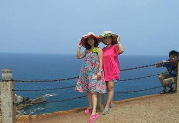 曹阿姨和女儿一起去韩国旅游